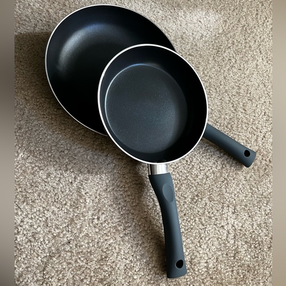 Basic Essentials | Non-Stick Aluminum | 7 & 9.5 inch. Open Frypan - Picture 5 of 6